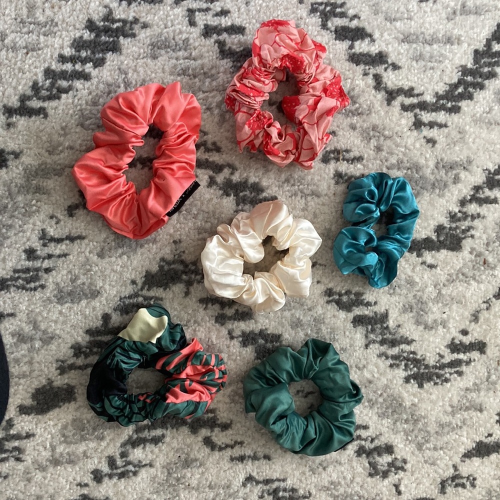 6 Assorted Scrunchies (never used) - Picture 2 of 5